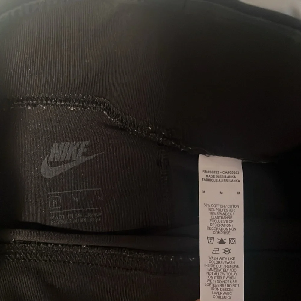 Women’s Nike logo Leggings size M. logo on the leg. - Picture 4 of 4